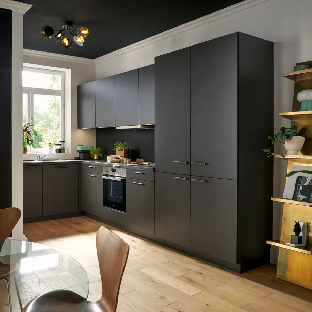 Contur klassische L-Küche Lavaschwarz